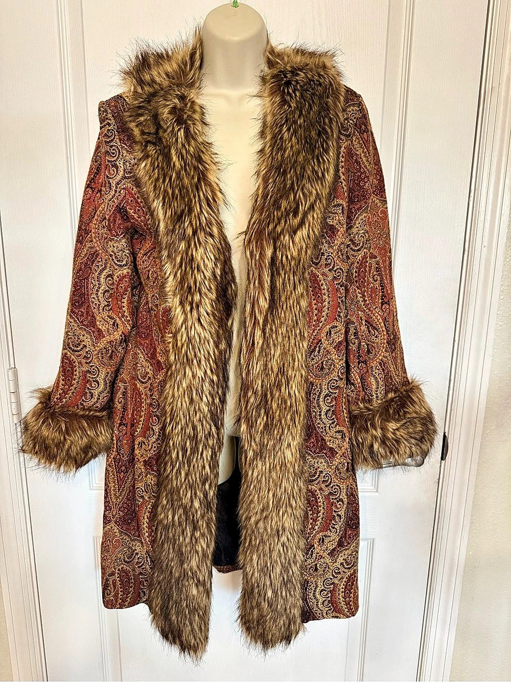 Chico's Paisley Faux Fur Trim Coat Brown & Red Size 1 which is ladies size 8/10